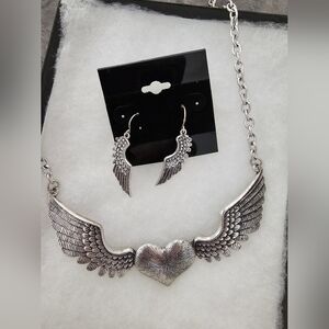NIB Silver Heart with Wings Necklace & Earring Set 18"